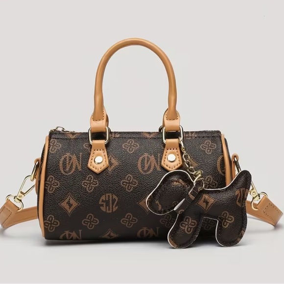 Unbranded Crossbody Bag with Puppy Charm & Golden-Tone- NIP - Picture 3 of 13